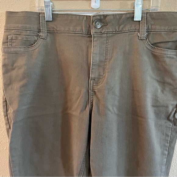 Liz Claiborne Gray/Tan Casual Pants size 14 mid rise - Picture 2 of 9